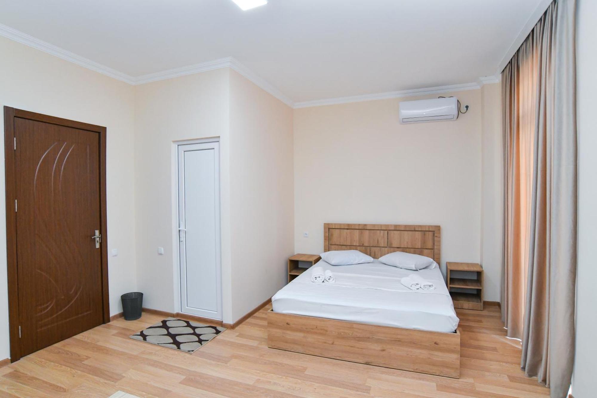 Just Inn Kutaisi Exterior photo