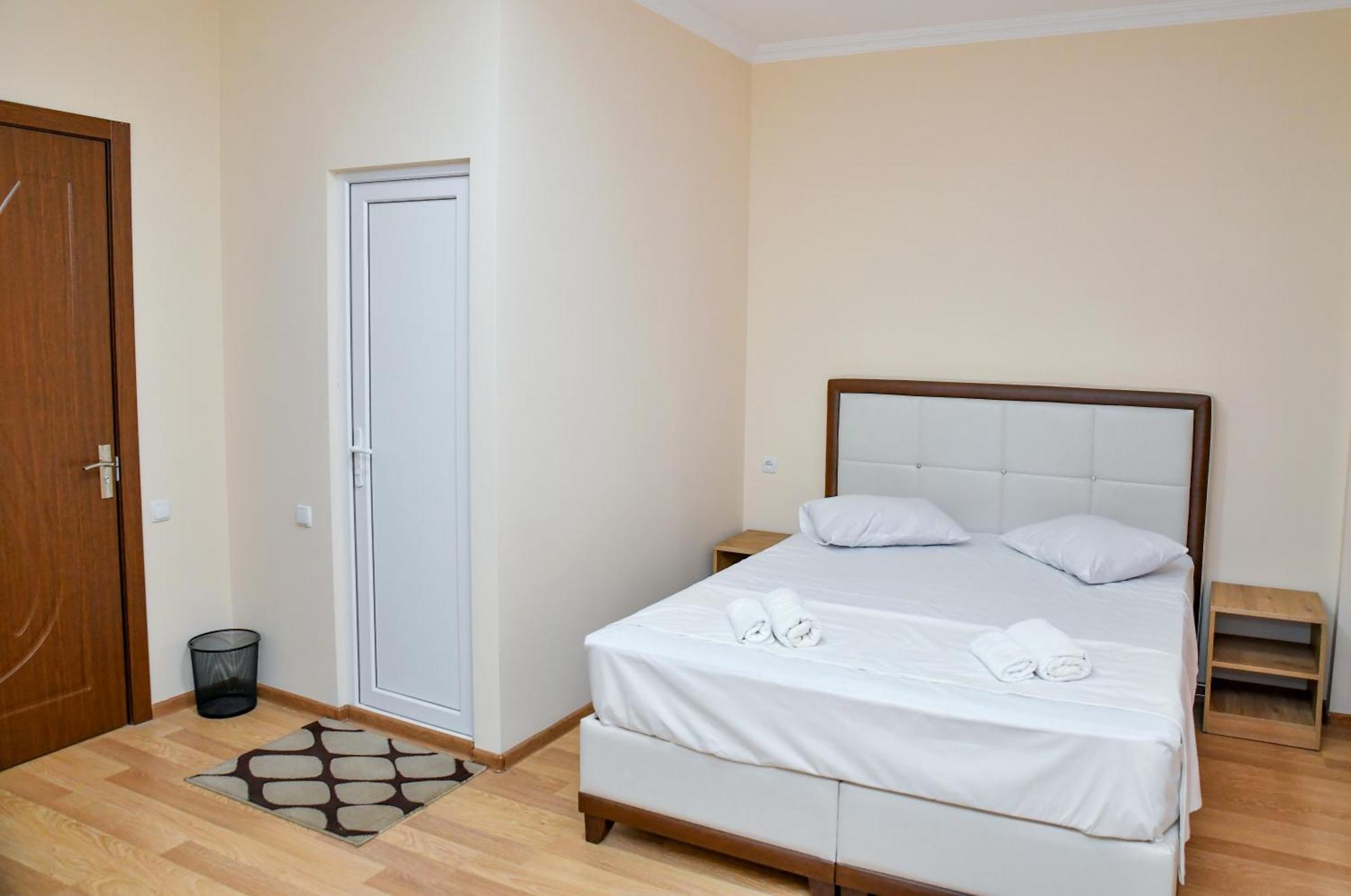 Just Inn Kutaisi Exterior photo