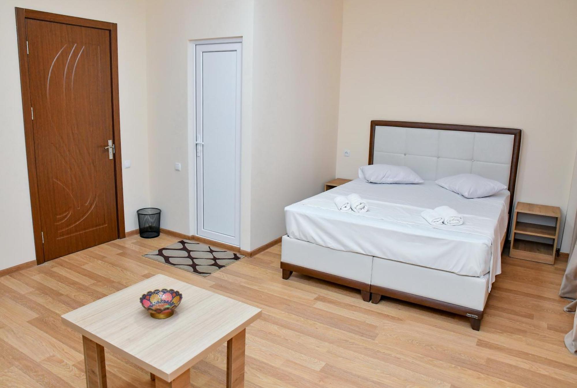 Just Inn Kutaisi Exterior photo