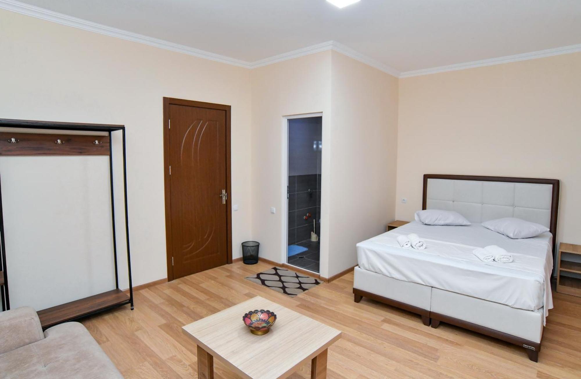 Just Inn Kutaisi Exterior photo